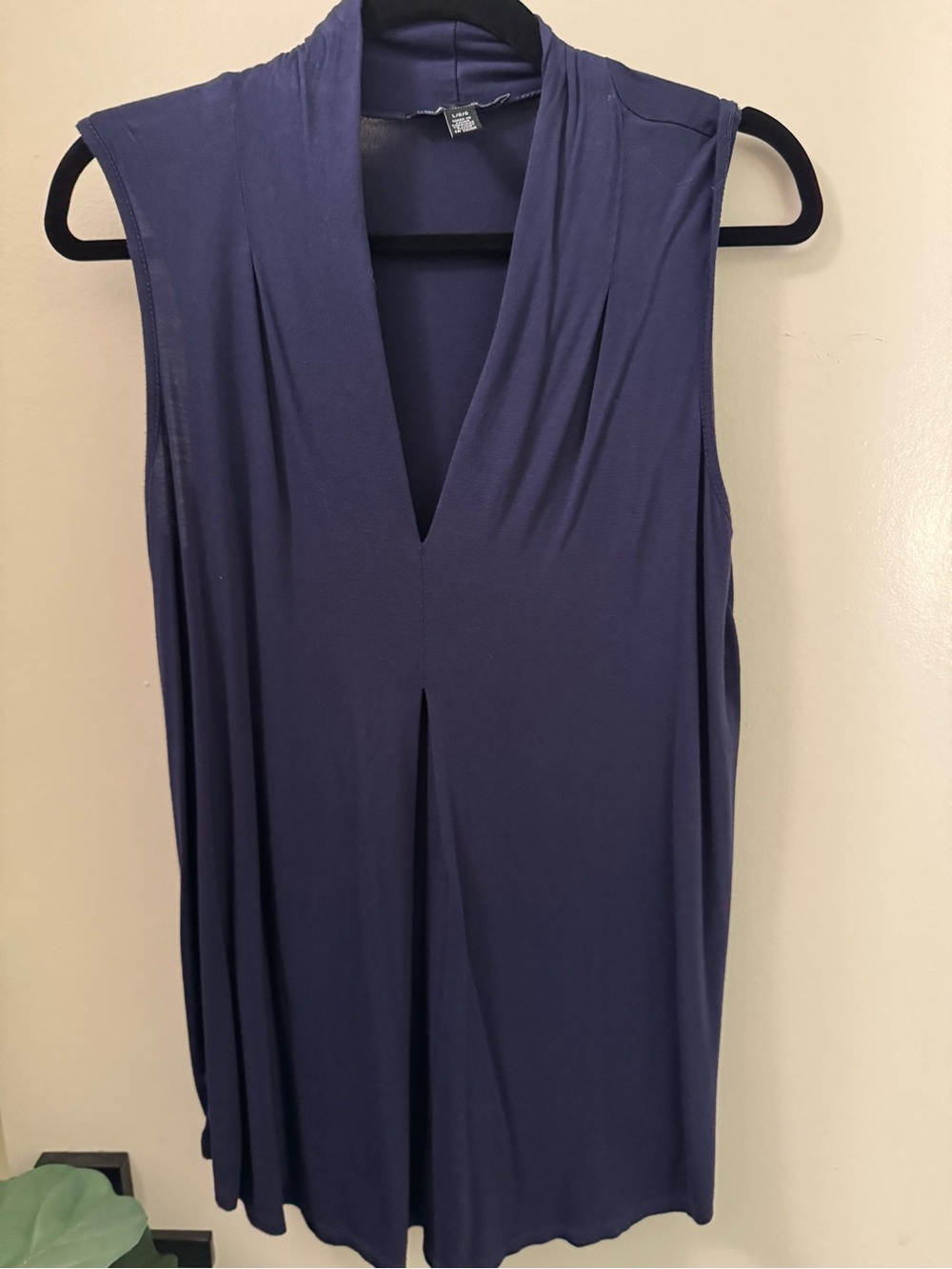 Cable & Gauge Sleeveless V-Neck Tank Top - Navy Blue